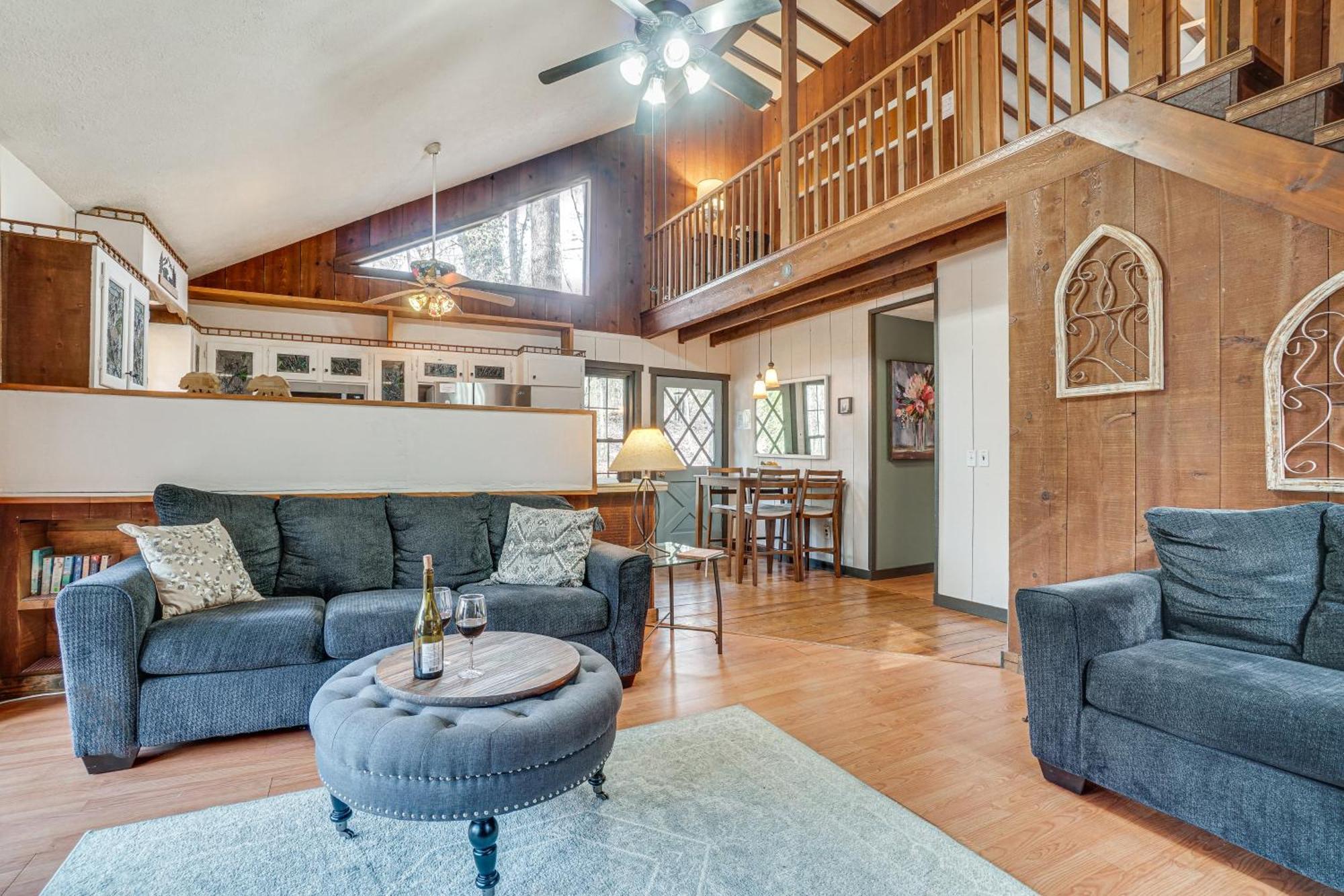 Charming Cabin With Fire Pit And Decks About 7 Mi To Helen Sautee Nacoochee Exterior foto