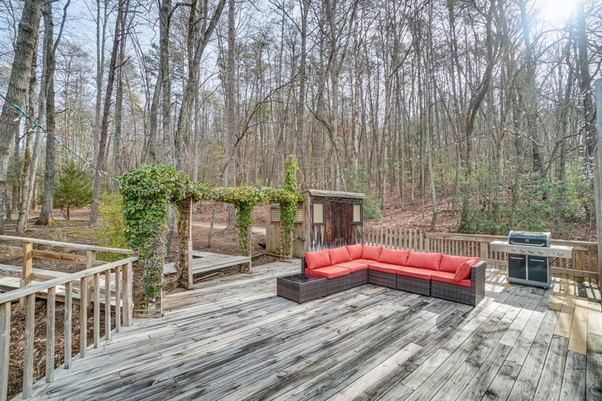 Charming Cabin With Fire Pit And Decks About 7 Mi To Helen Sautee Nacoochee Exterior foto